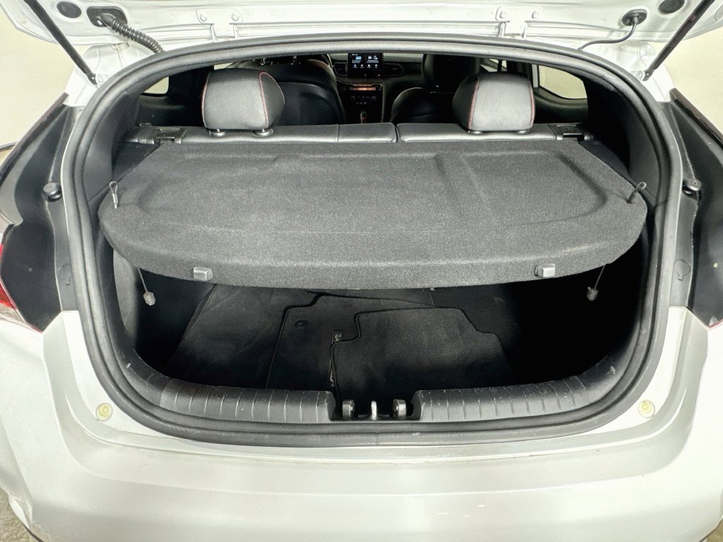 Used 2019 Hyundai Veloster Turbo FWD image 31