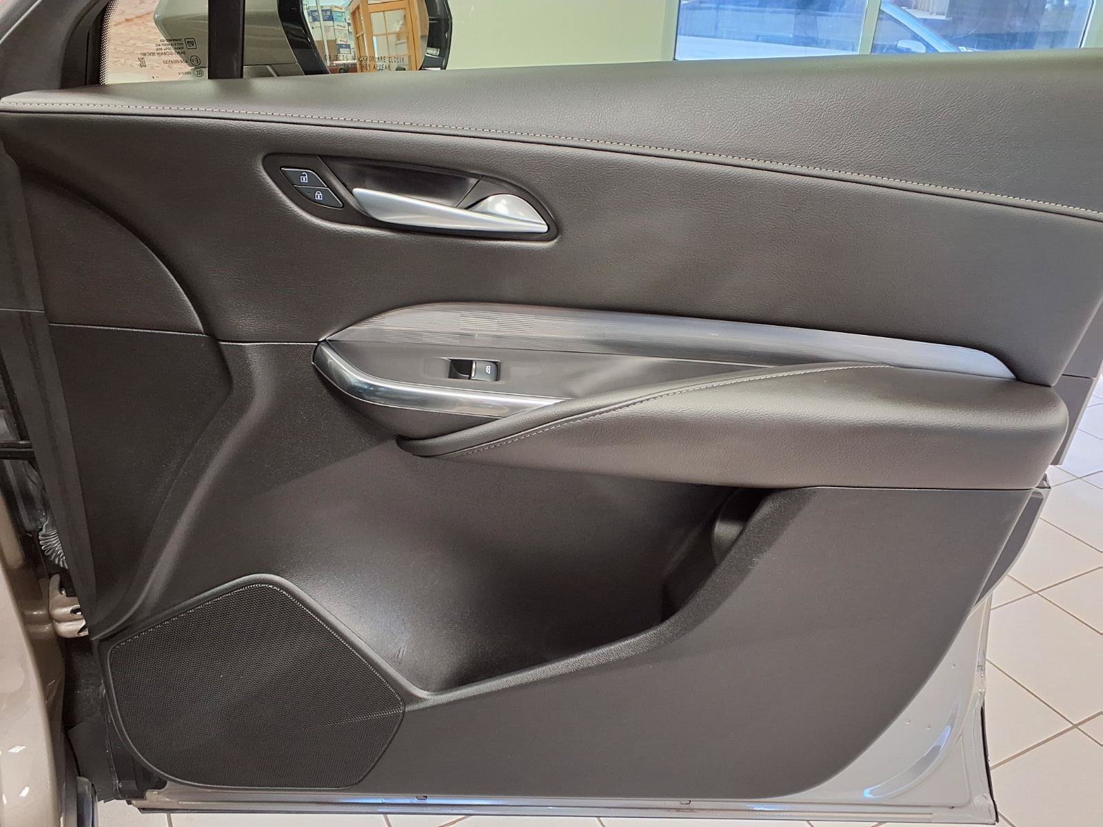 Used 2025 Cadillac XT4 Premium Luxury FWD image 12