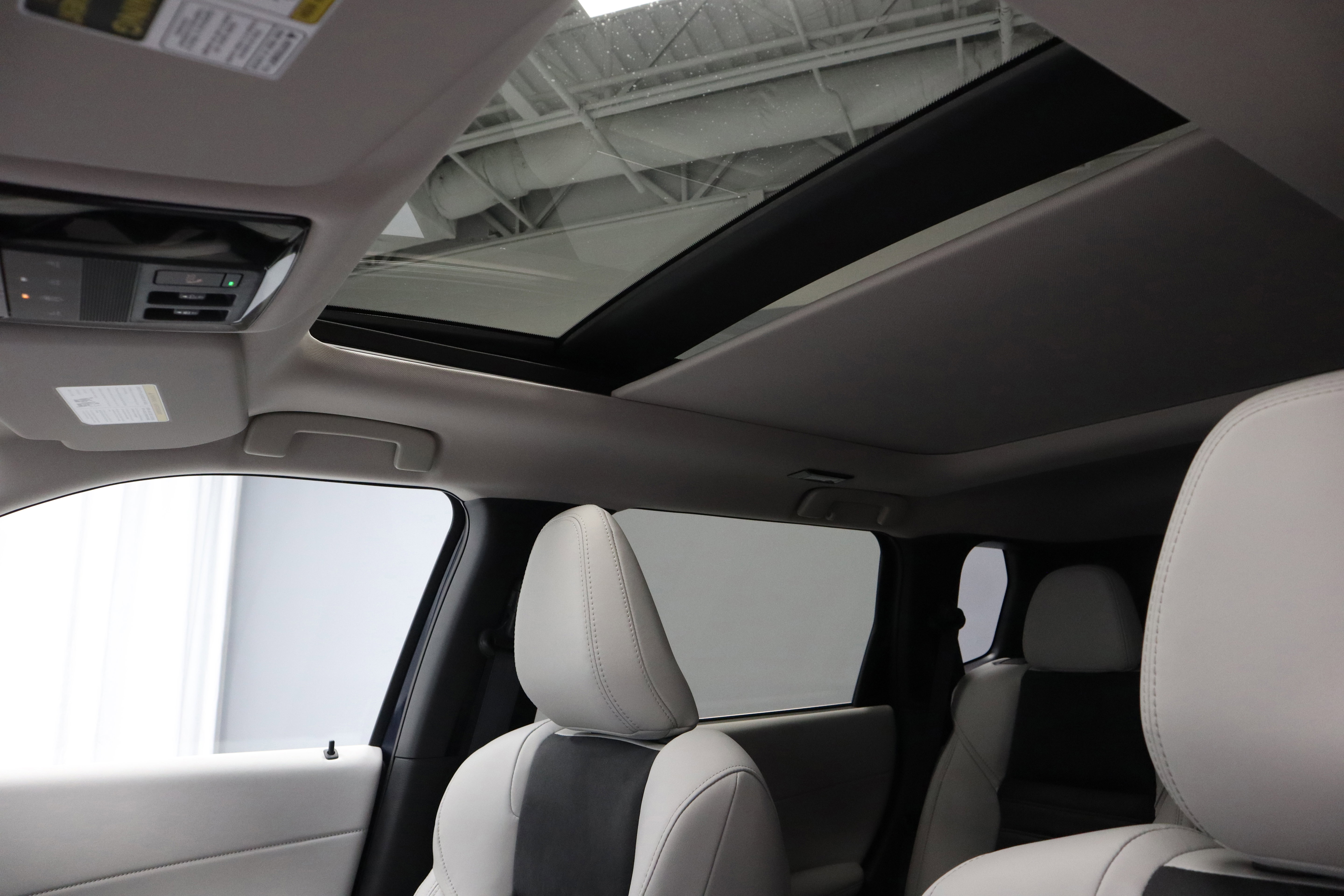 New 2025 Mitsubishi Outlander SE image 31