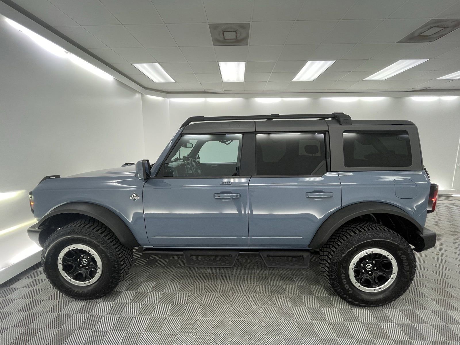 Used 2023 Ford Bronco Outer Banks w/ Sasquatch Package image 2