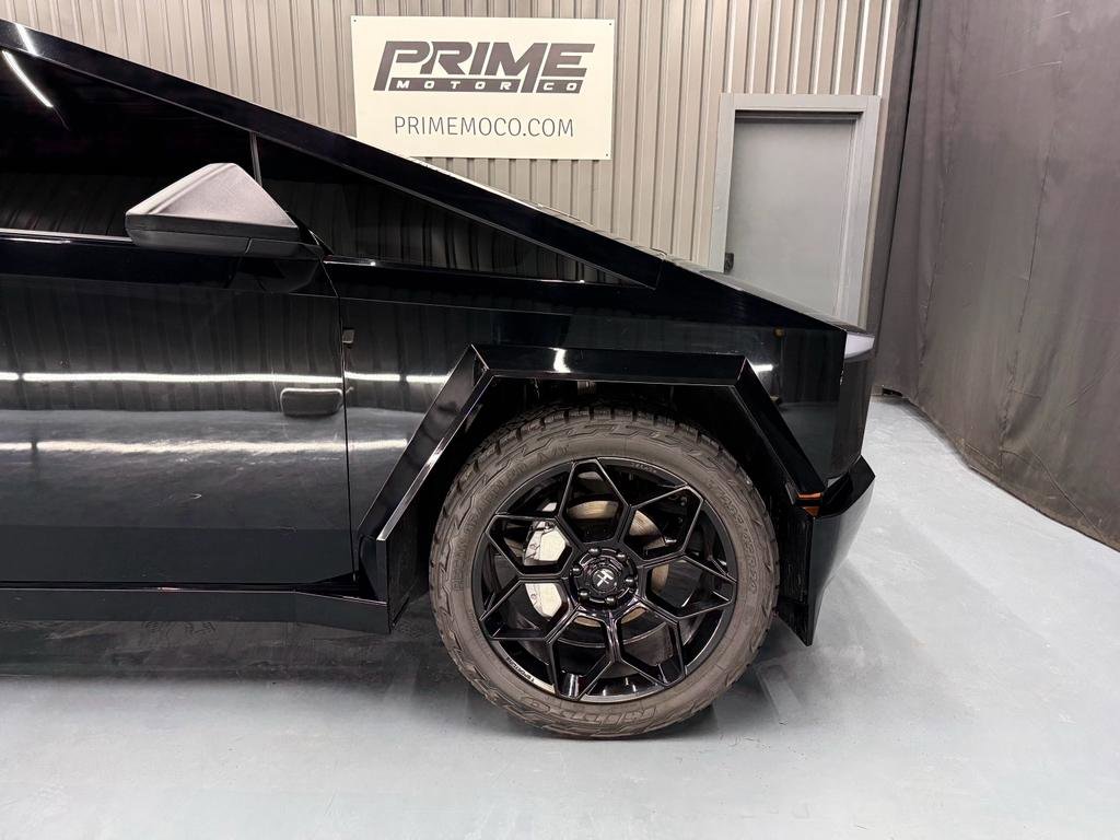 Used 2024 Tesla Cybertruck AWD Crew Cab image 11