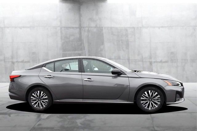 Certified 2025 Nissan Altima 2.5 SV image 5