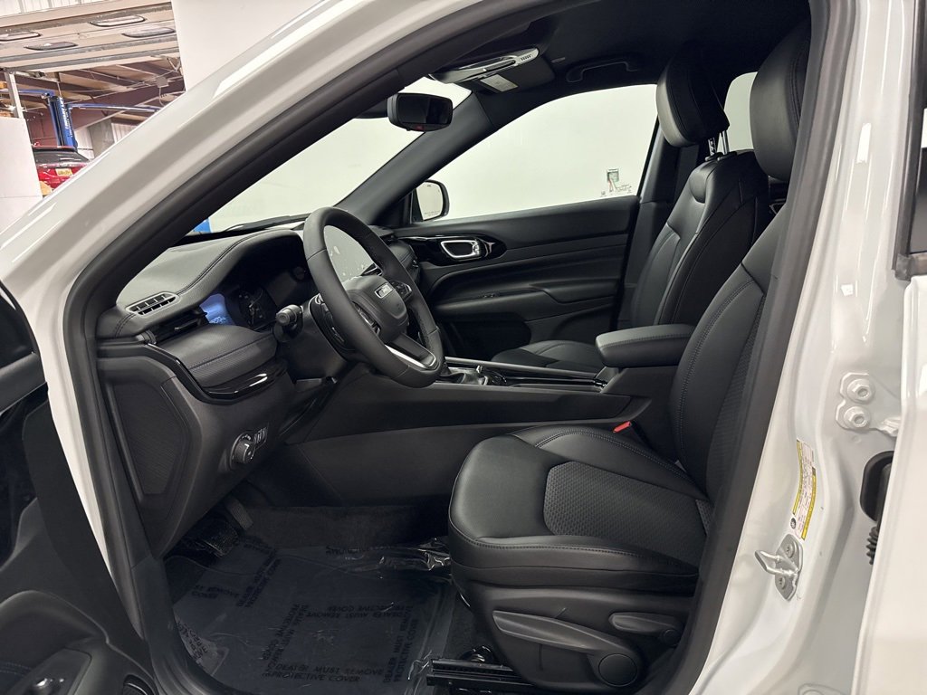 New 2025 Jeep Compass Latitude w/ Altitude Special Edition image 16