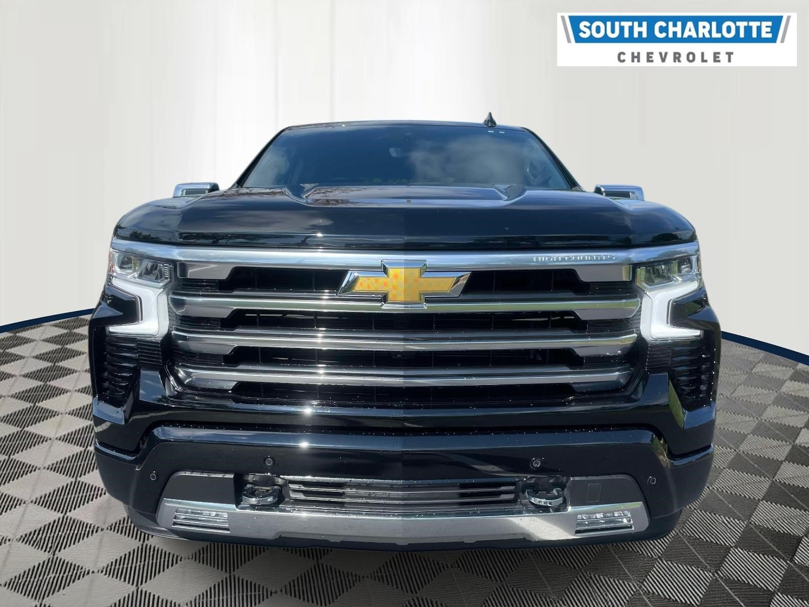 Used 2025 Chevrolet Silverado 1500 High Country w/ High Country Premium Package AWD/4WD image 2