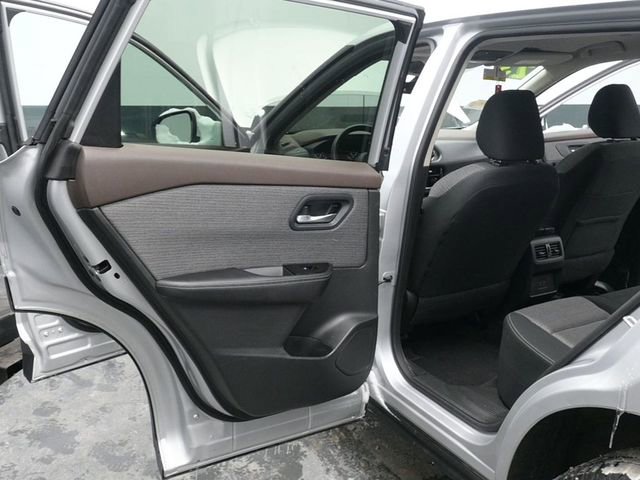 Used 2023 Nissan Rogue SV image 14