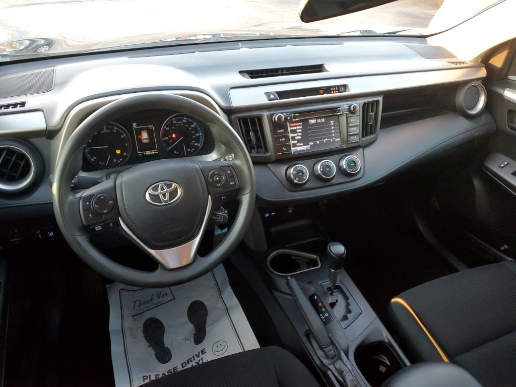 Used 2018 Toyota RAV4 LE image 24