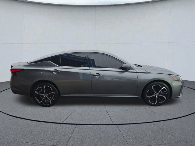 Used 2023 Nissan Altima 2.5 SR w/ SR Premium Package image 6