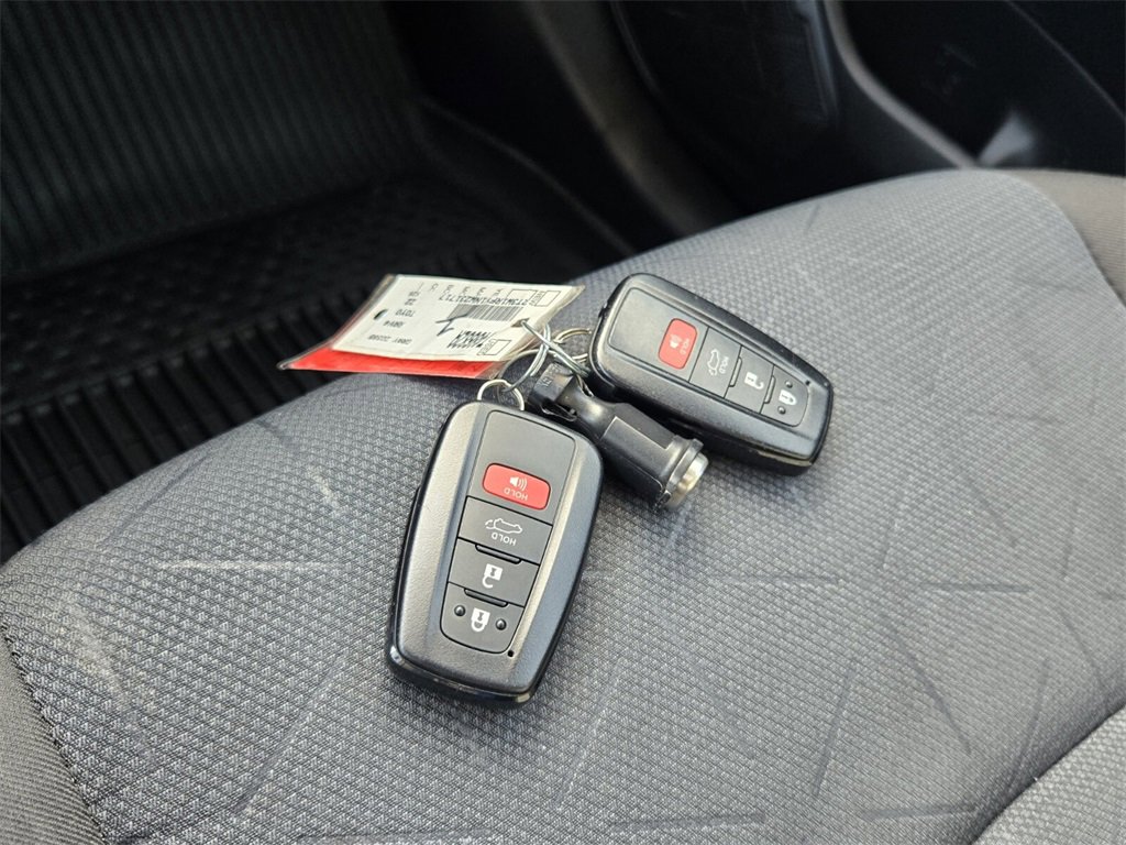 Used 2022 Toyota RAV4 XLE image 19