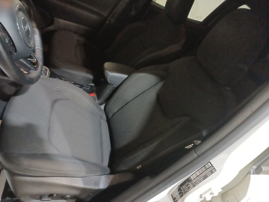 Used 2022 Jeep Renegade Altitude w/ Convenience Group image 13