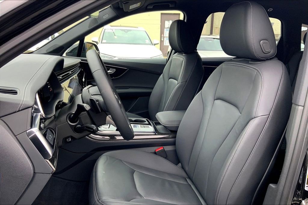 Certified 2025 Audi Q7 2.0T Premium w/ Convenience Plus Package image 8