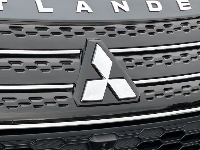 Used 2025 Mitsubishi Outlander SE AWD/4WD image 12