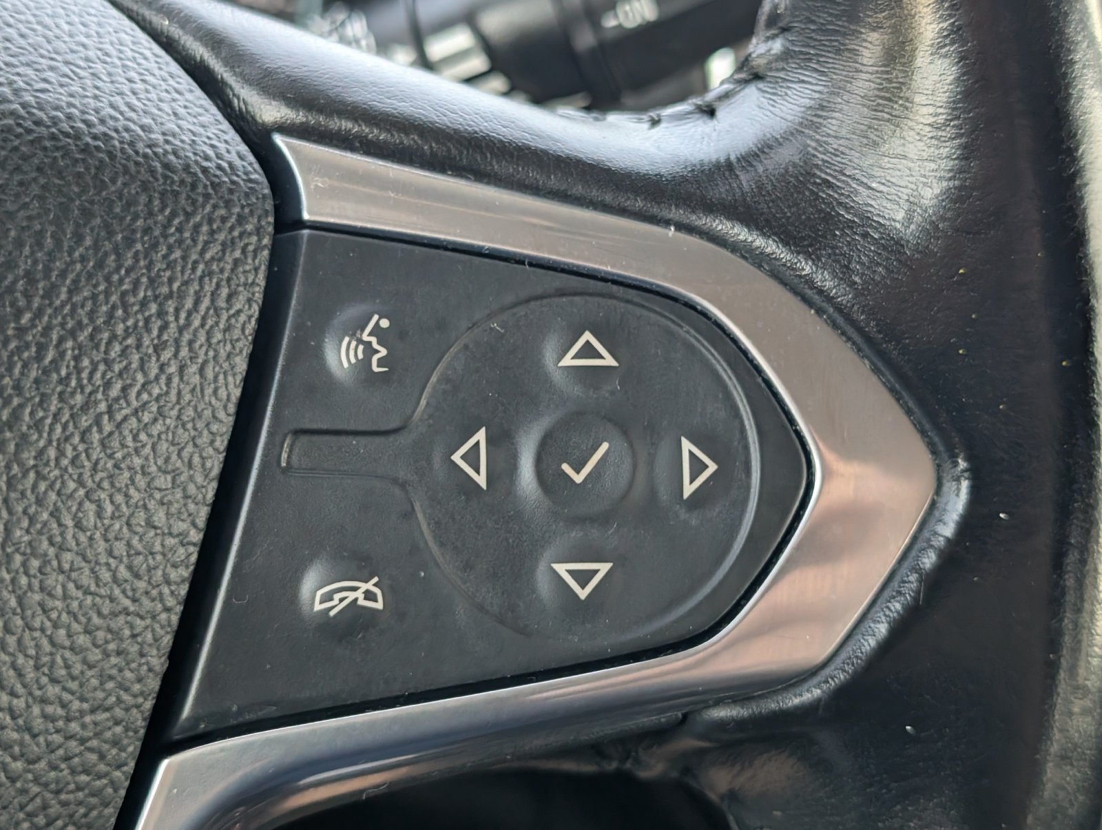 Used 2020 Chevrolet Traverse LT w/ LPO, Blackout Package AWD/4WD image 28