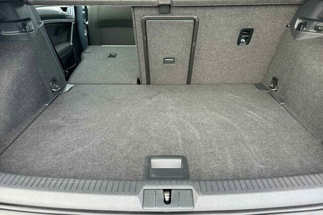 Used 2016 Volkswagen e-Golf SE w/ DC Fast Charging Package image 15