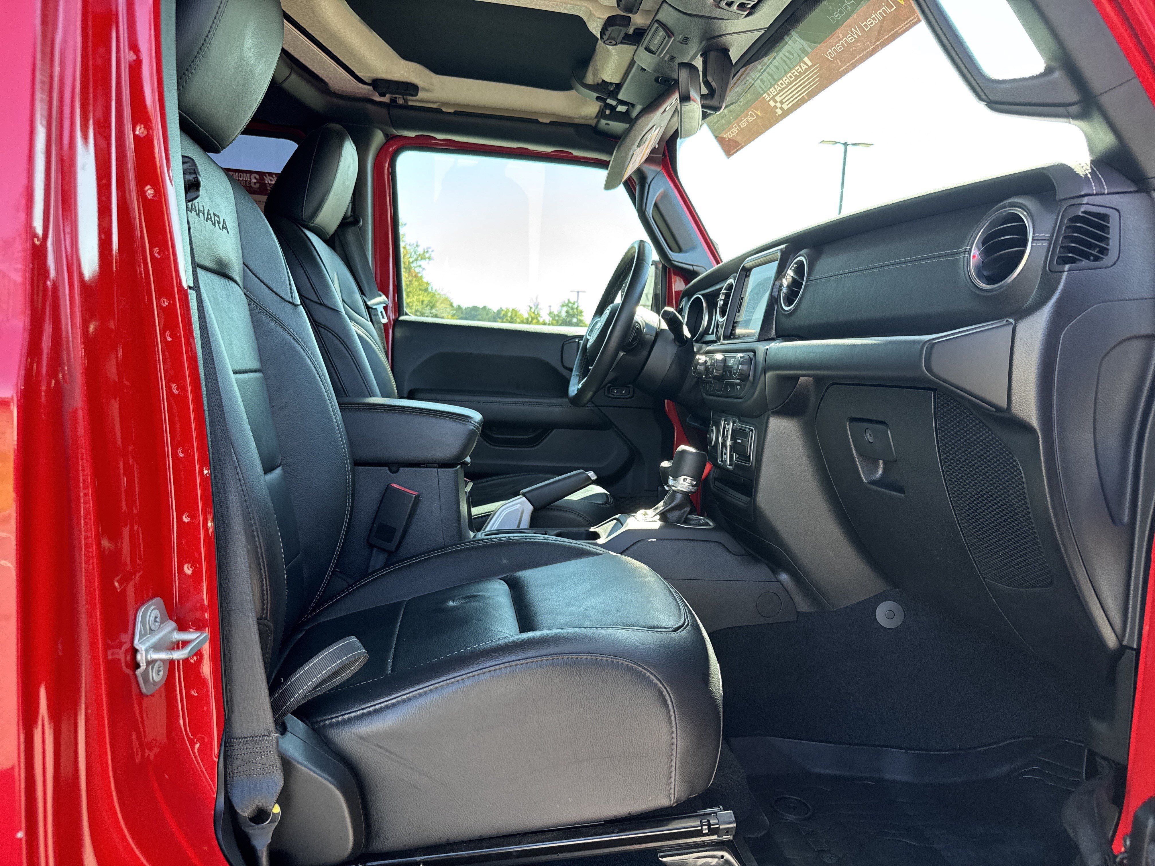 Used 2018 Jeep Wrangler Unlimited Sahara AWD/4WD image 32