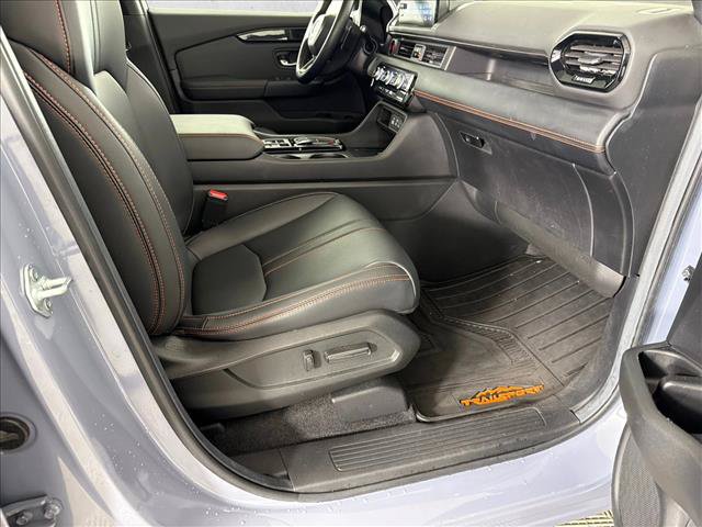 Used 2025 Honda Pilot TrailSport image 14