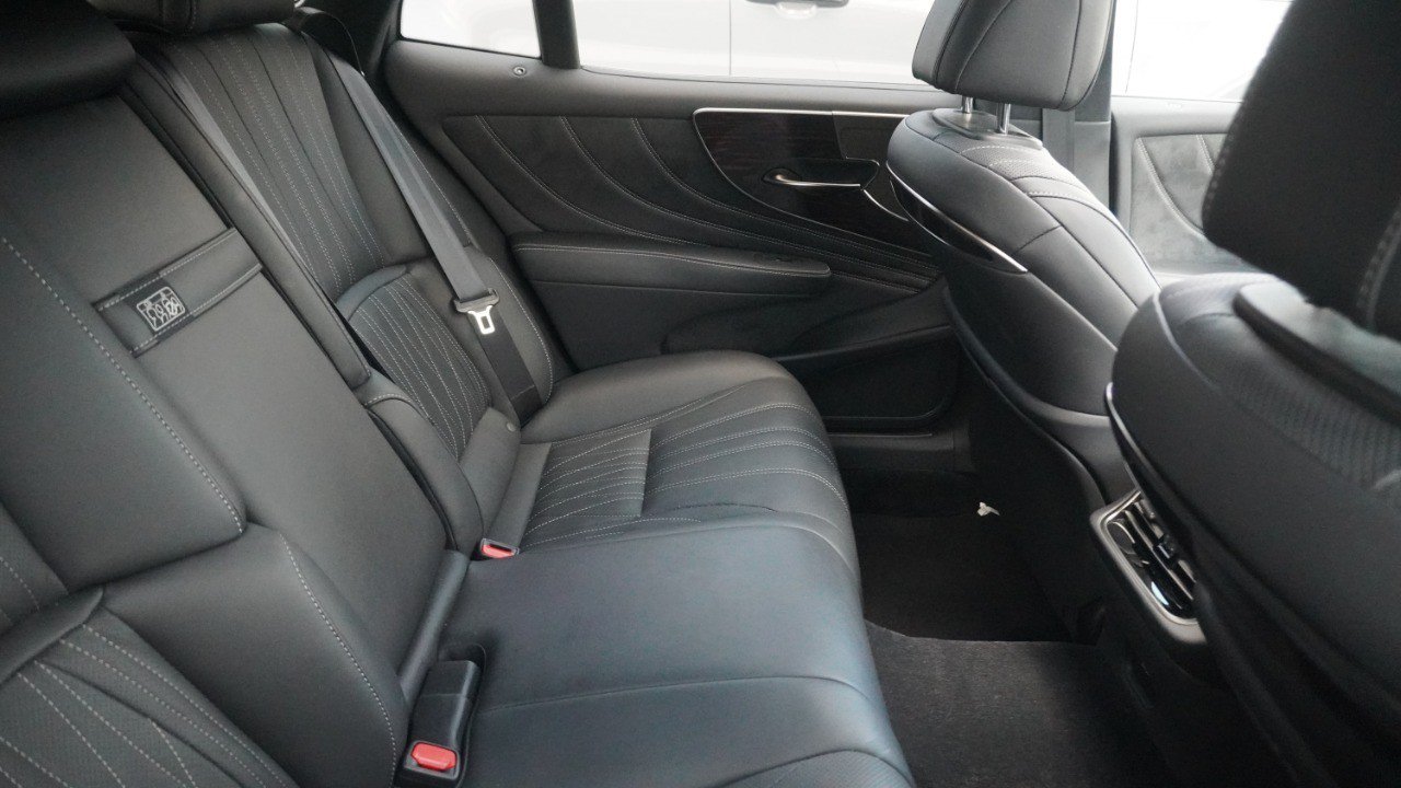 Used 2023 Lexus LS 500 w/ Interior Upgrade Package RWD image 12