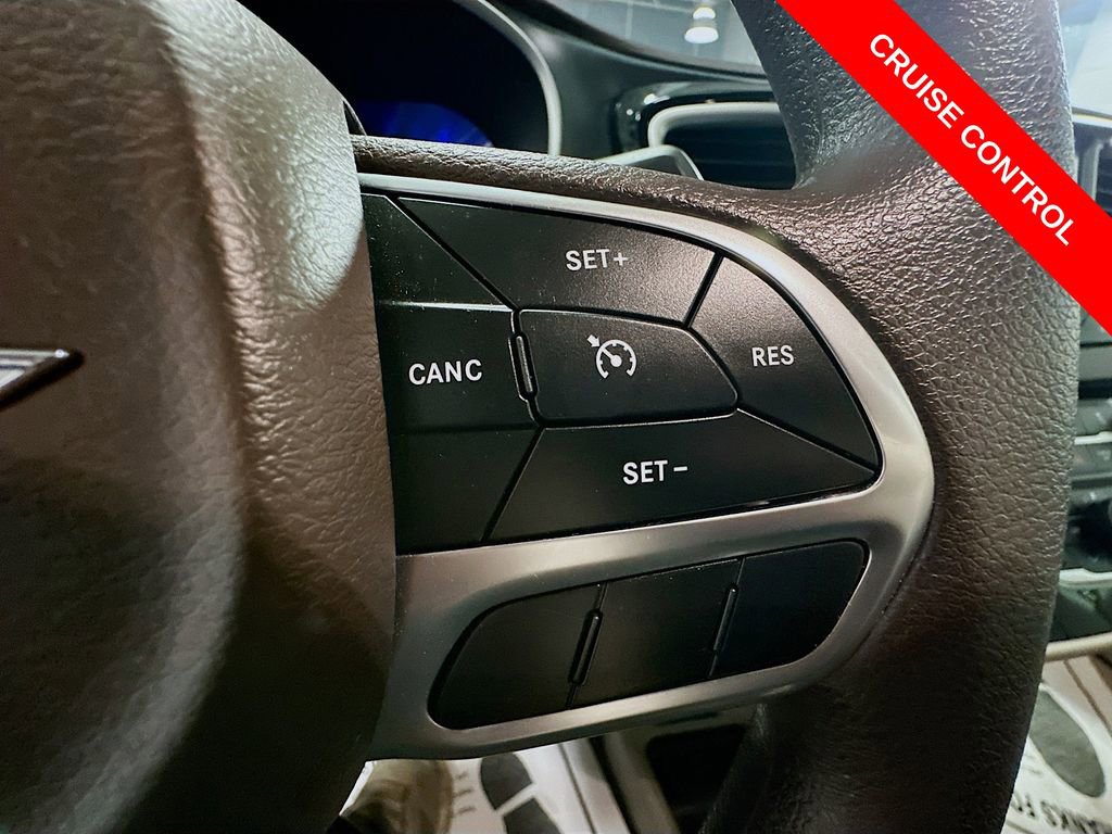 Used 2020 Chrysler Pacifica Touring image 35