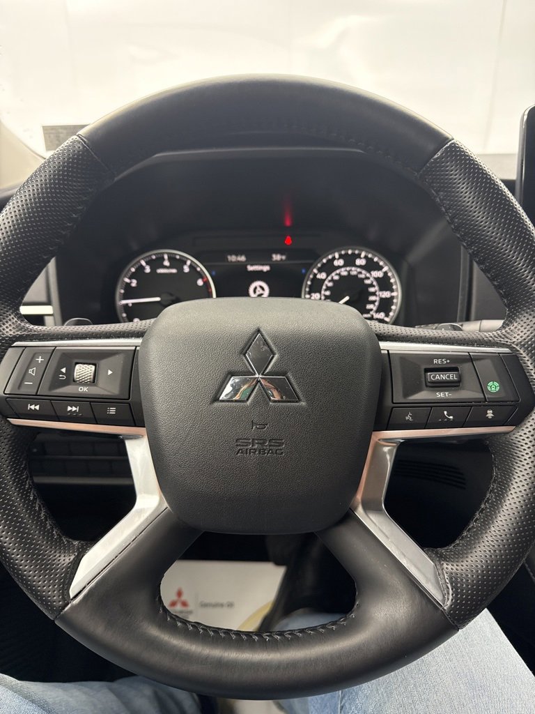 Used 2024 Mitsubishi Outlander SE image 17