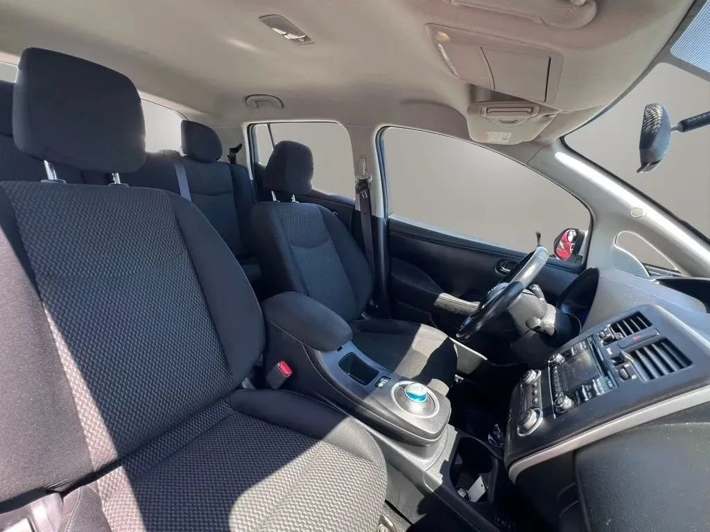Used 2014 Nissan Leaf S FWD image 15