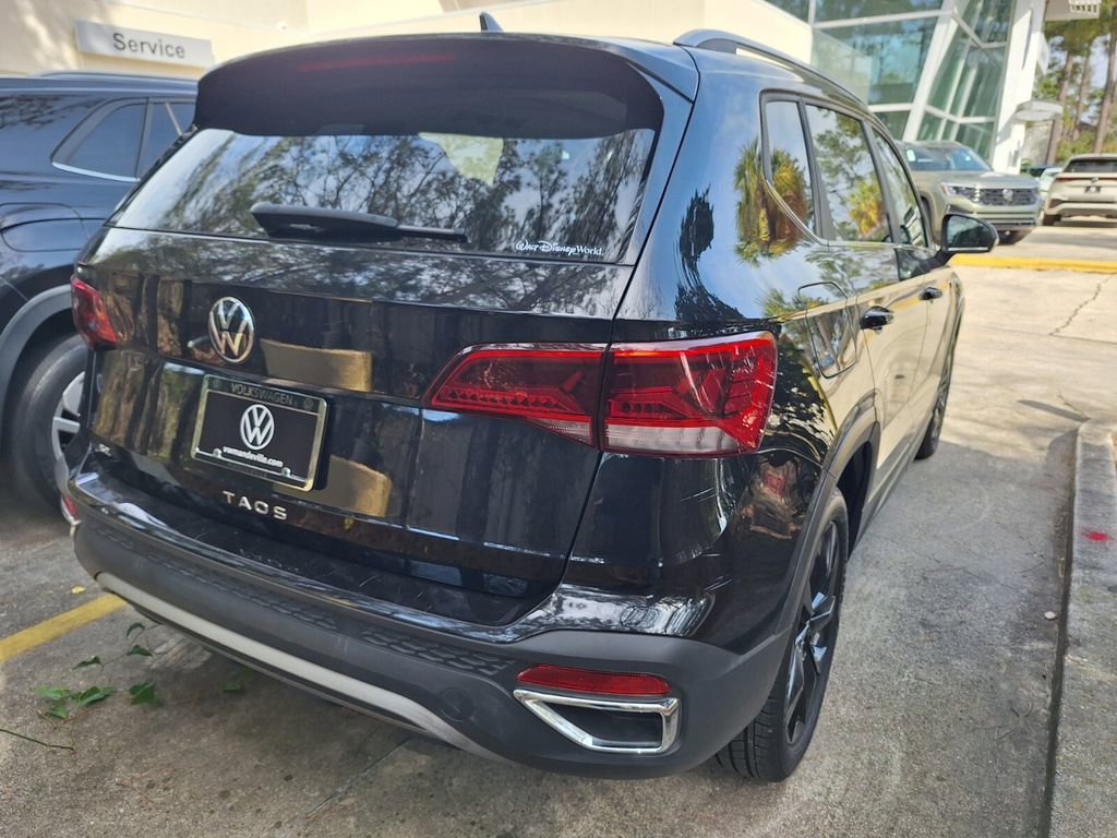 Used 2022 Volkswagen Taos SE w/ Panoramic Sunroof Package image 4