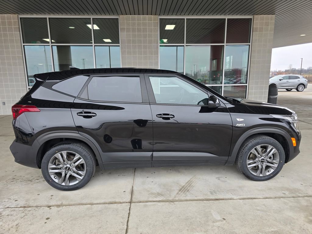 Used 2023 Kia Seltos LX image 10