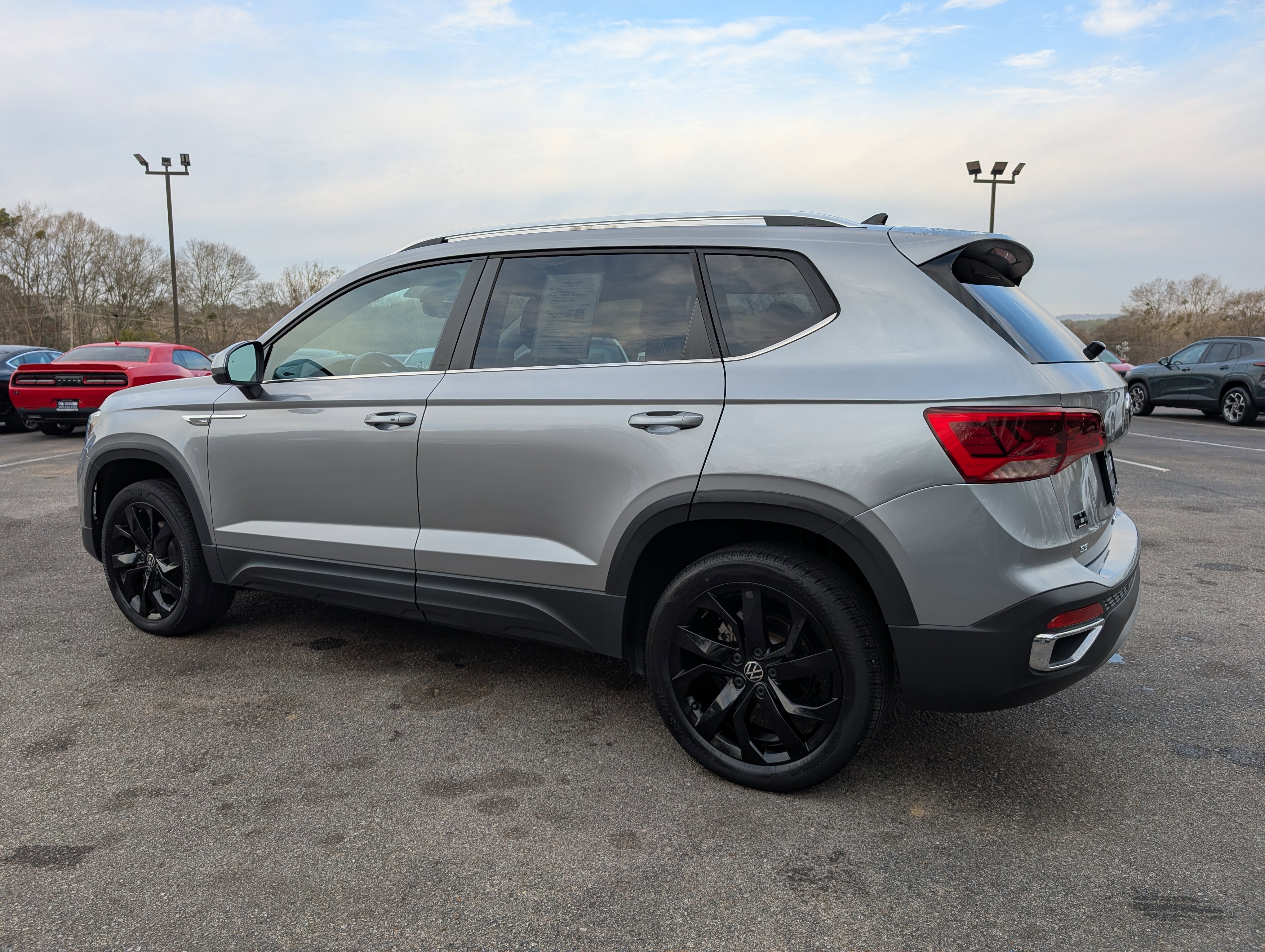 Used 2023 Volkswagen Taos SE w/ Black Wheel Package image 7