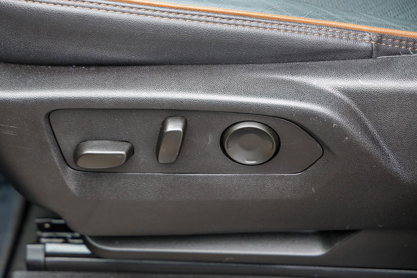 Used 2025 GMC Yukon XL AT4 image 22