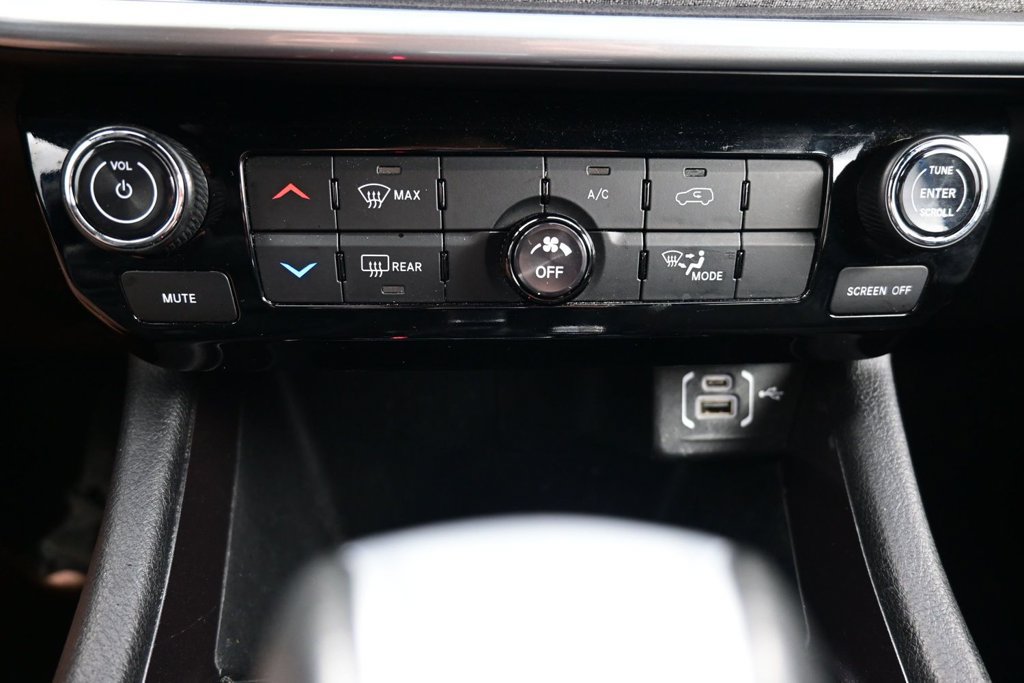 Used 2024 Jeep Compass Latitude AWD/4WD image 13