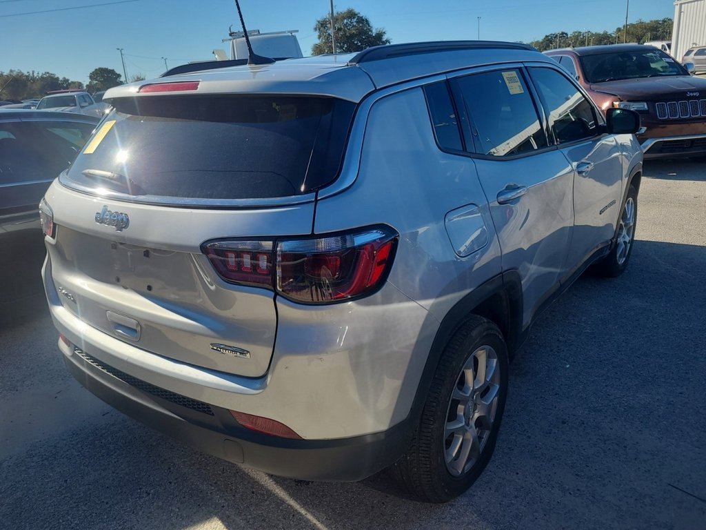 Used 2024 Jeep Compass Latitude image 4