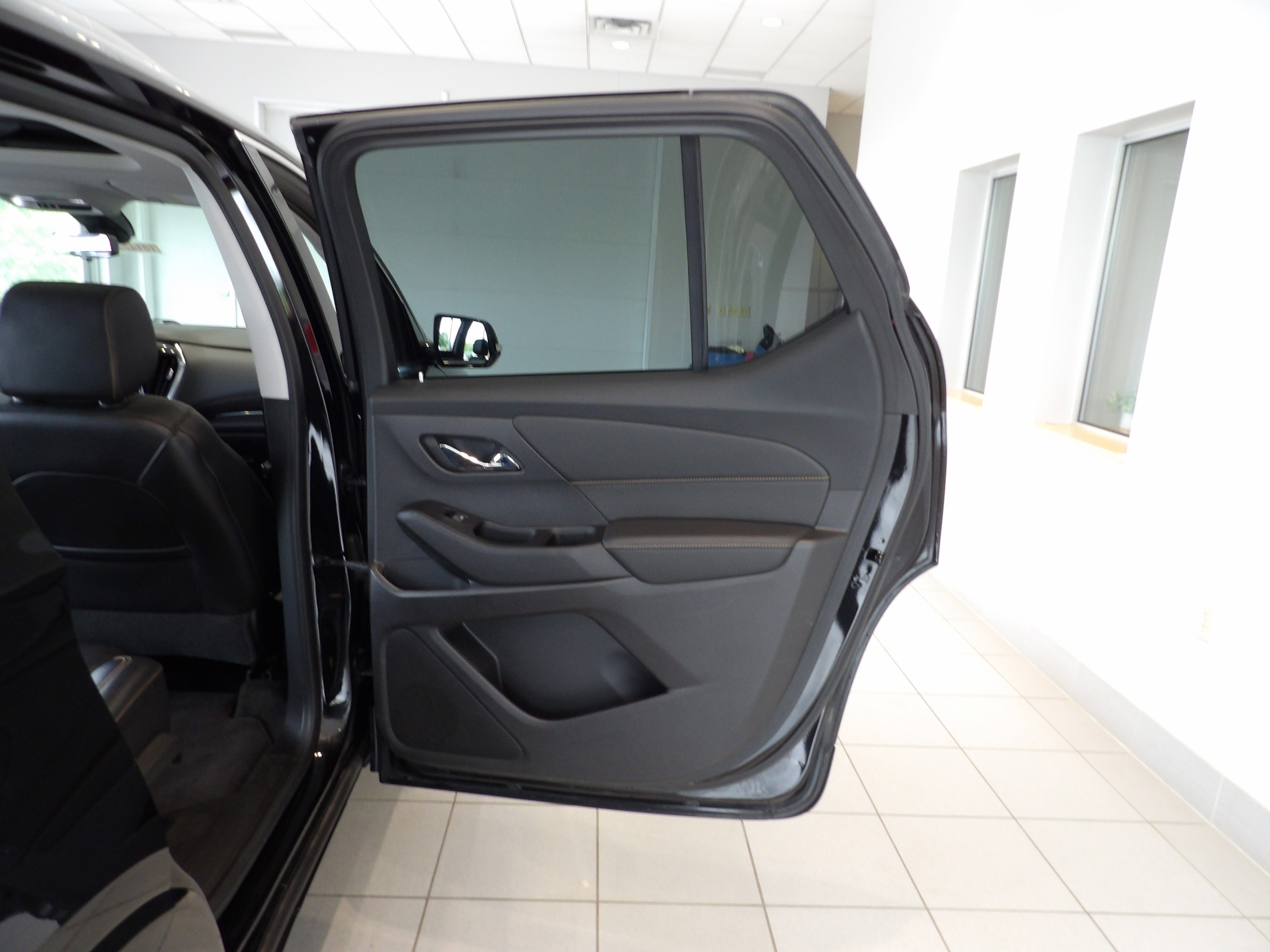 Used 2018 Chevrolet Traverse Premier AWD/4WD image 23