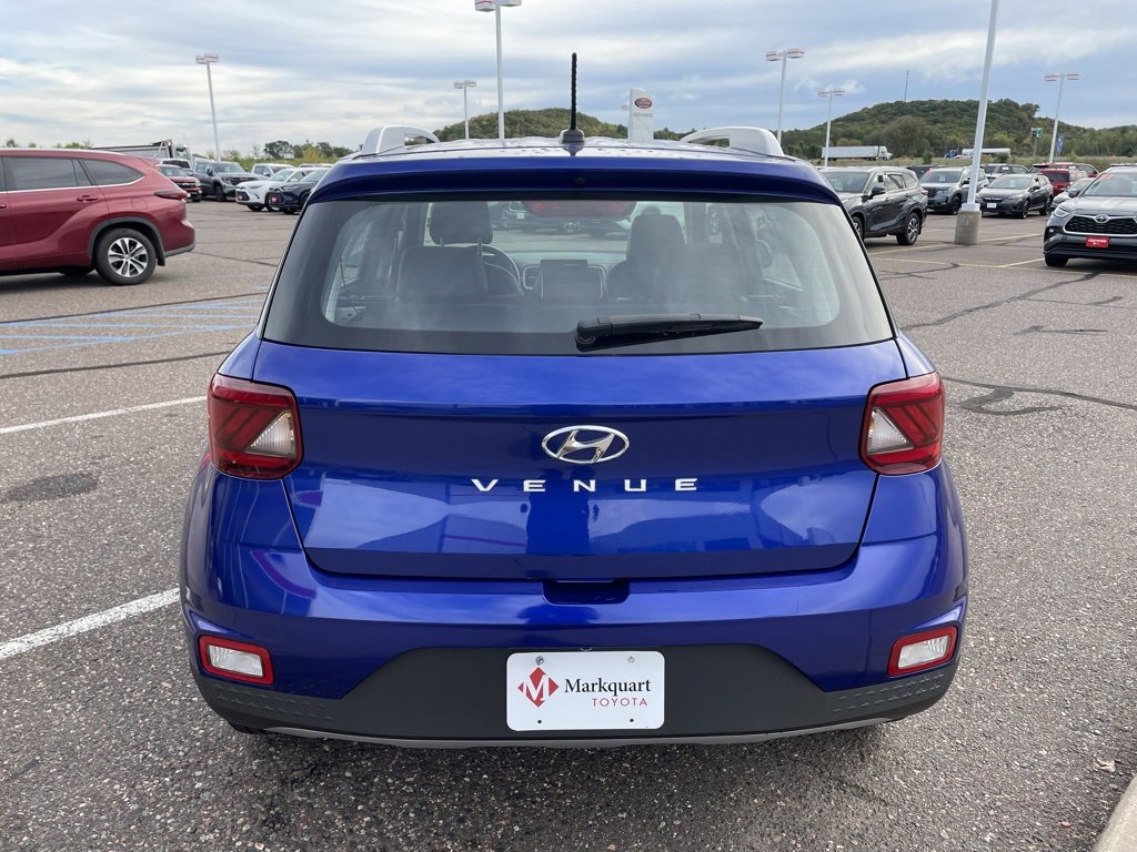 Used 2023 Hyundai Venue Limited w/ Cargo Package image 4