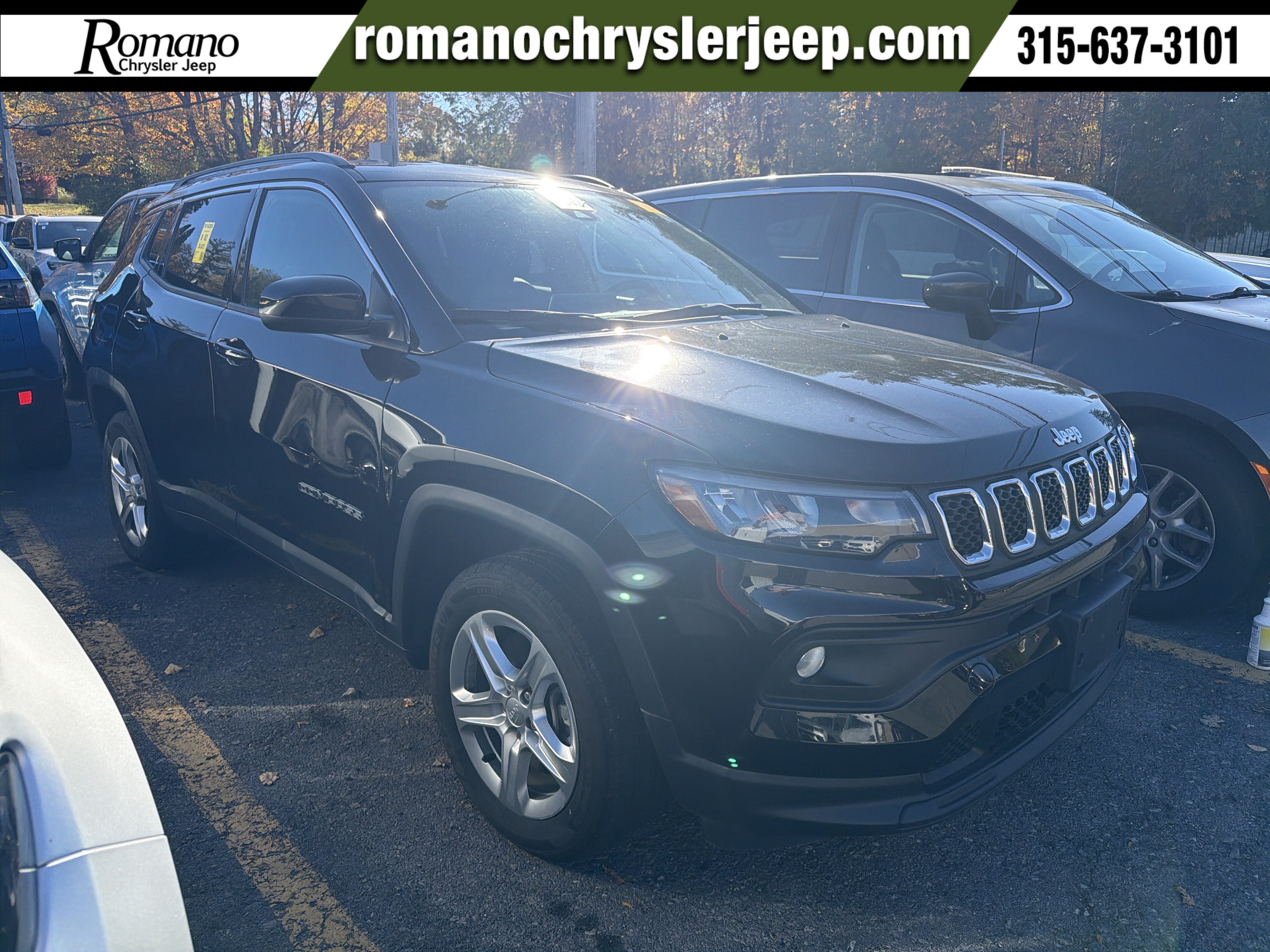 Used 2023 Jeep Compass Latitude w/ Convenience Group AWD/4WD image 1