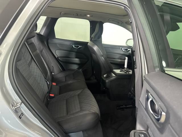 Used 2022 Volvo XC60 B5 Momentum image 27