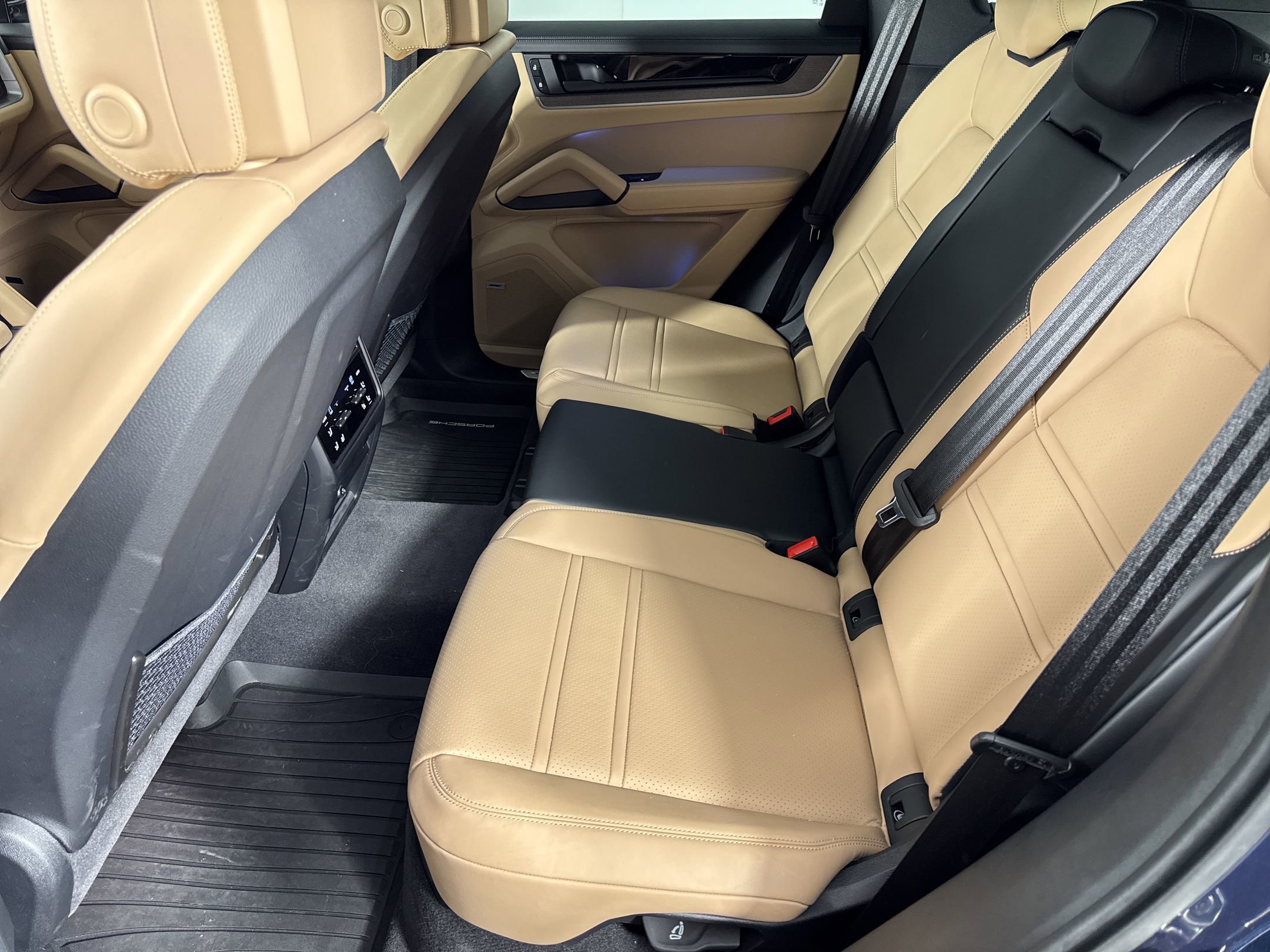 Certified 2025 Porsche Cayenne S image 15