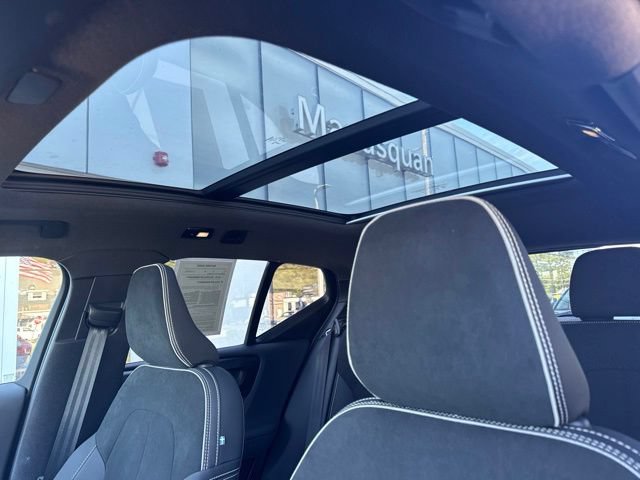 Certified 2025 Volvo XC40 B5 Plus AWD/4WD image 26