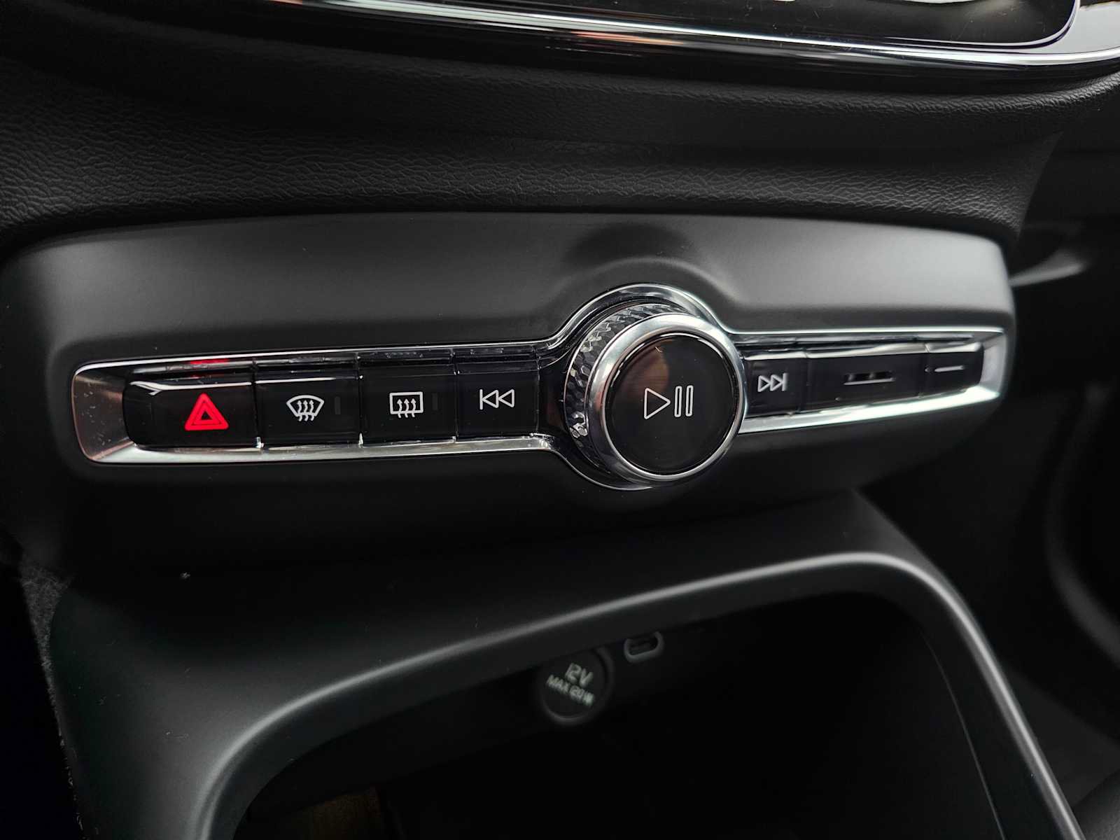 Certified 2025 Volvo XC40 B5 Core w/ Protection Package Premier image 35