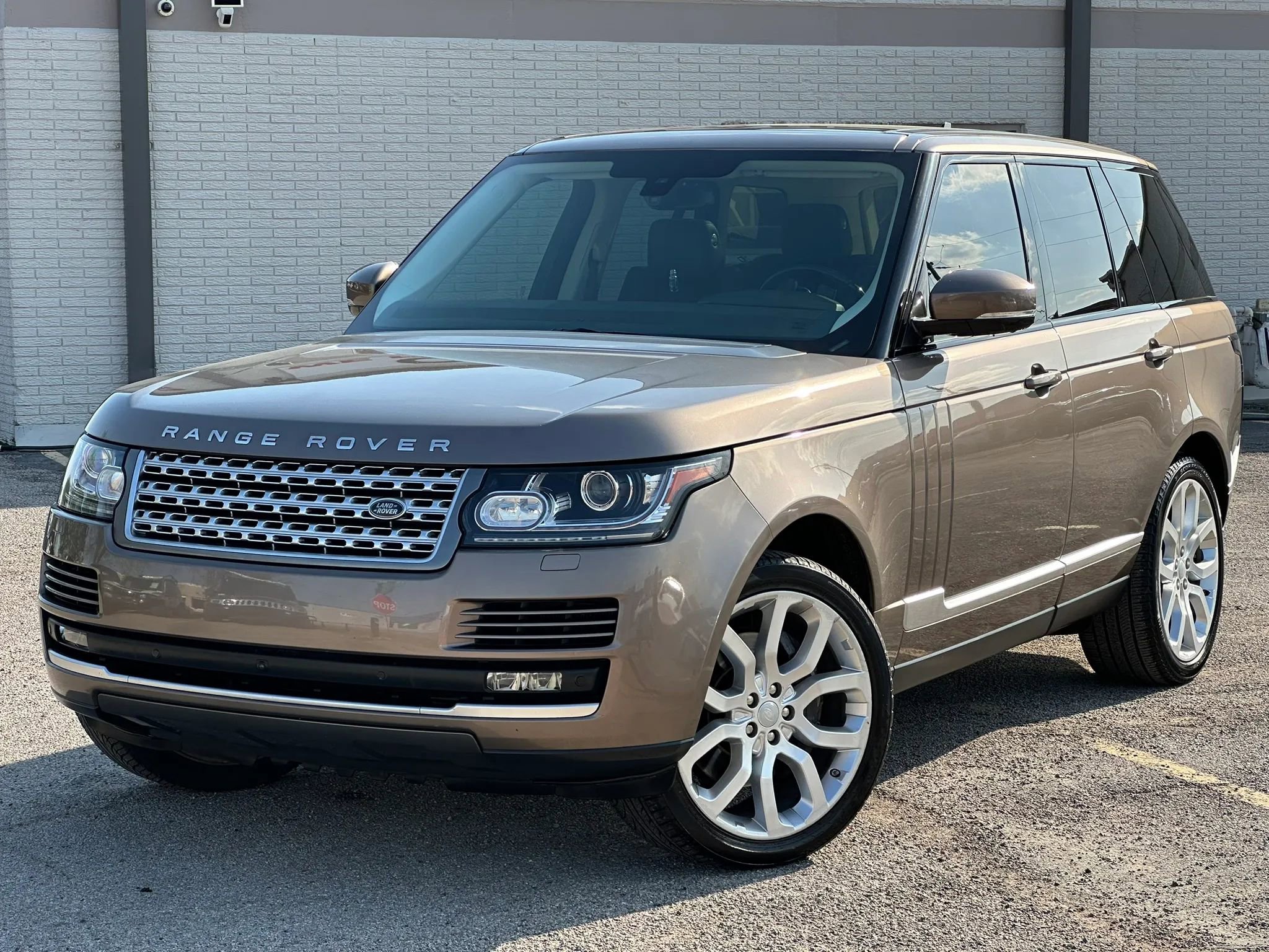 Used 2016 Land Rover Range Rover HSE image 2