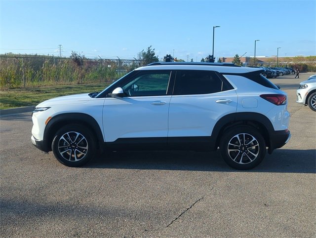 Used 2025 Chevrolet TrailBlazer LT w/ Driver Confidence Package image 6