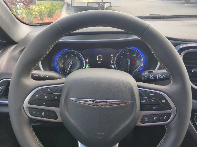 Certified 2026 Chrysler Pacifica Select FWD image 32
