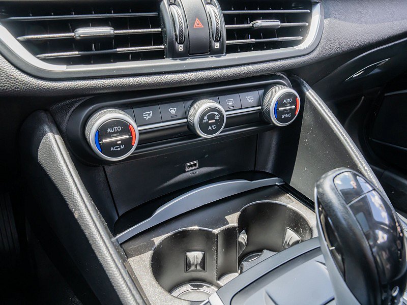Used 2018 Alfa Romeo Giulia AWD image 26