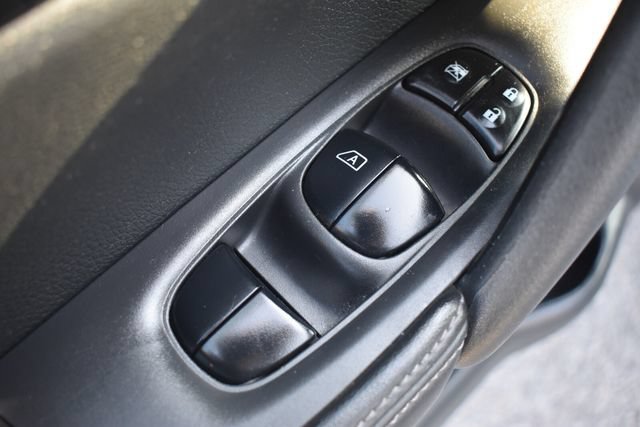 Used 2019 Nissan Rogue SV FWD image 21
