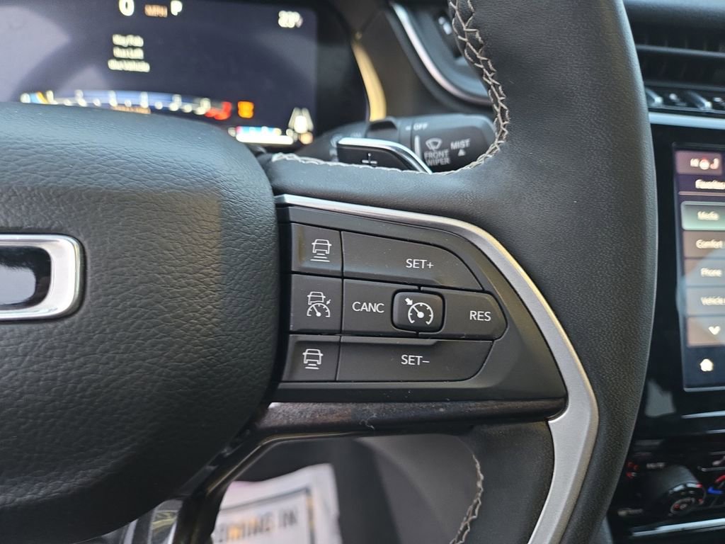 Used 2023 Jeep Grand Cherokee Altitude image 25