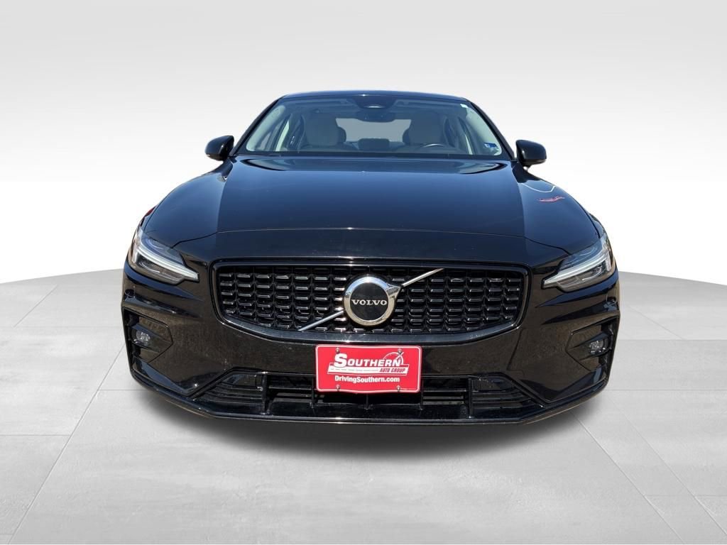 Used 2024 Volvo S60 B5 Core image 8