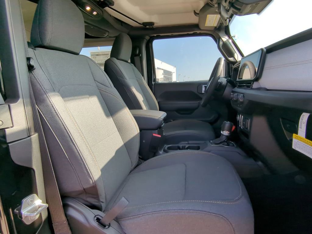 Used 2025 Jeep Wrangler Sport image 30