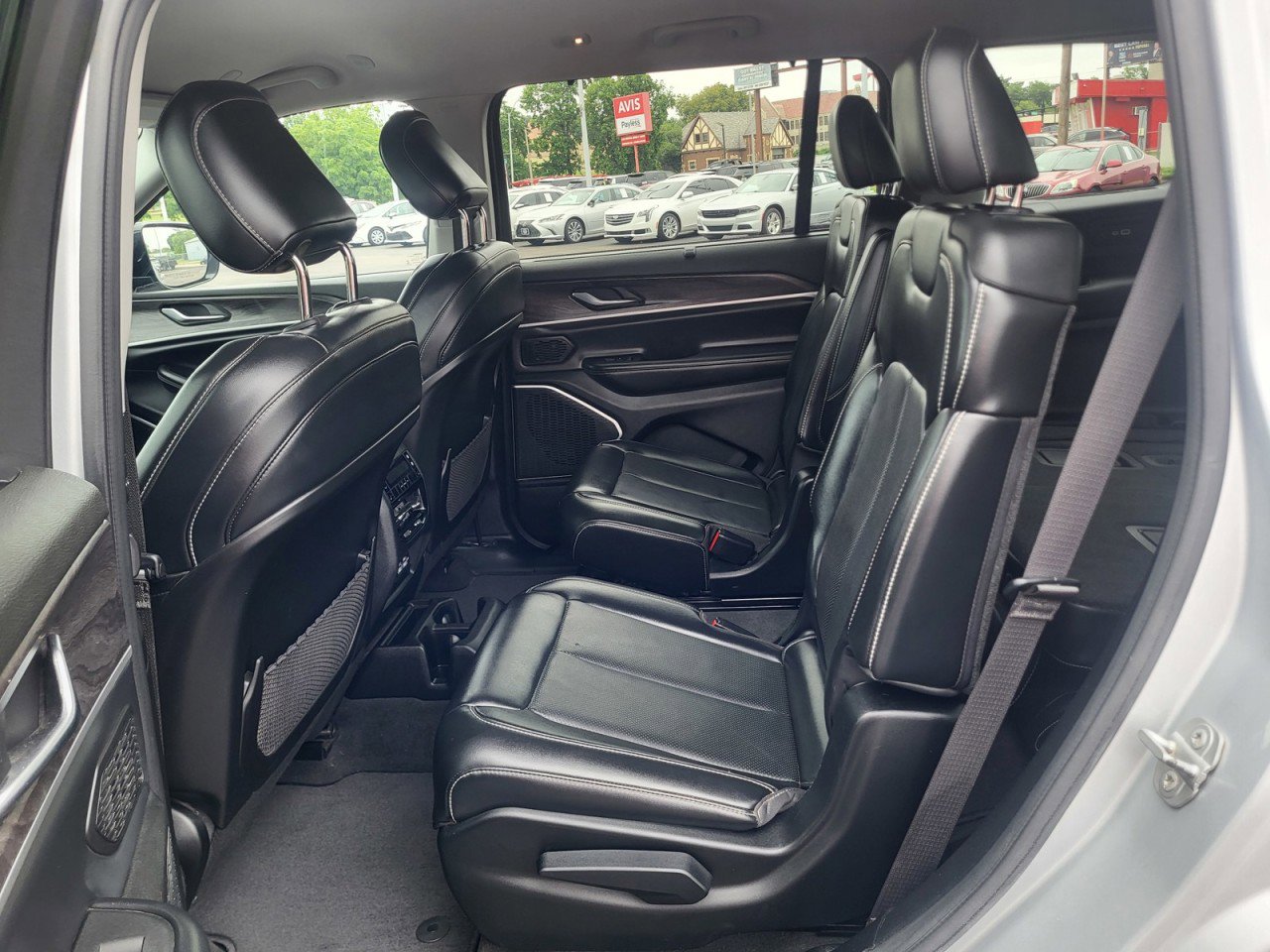 Used 2021 Jeep Grand Cherokee L Limited w/ Luxury Tech Group II image 37