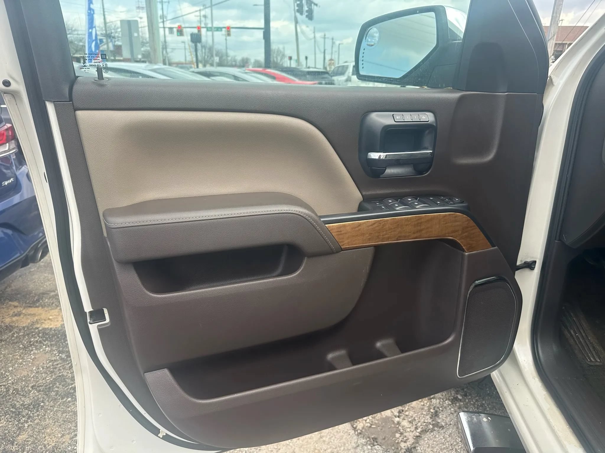 Used 2014 Chevrolet Silverado 1500 LTZ AWD/4WD image 12