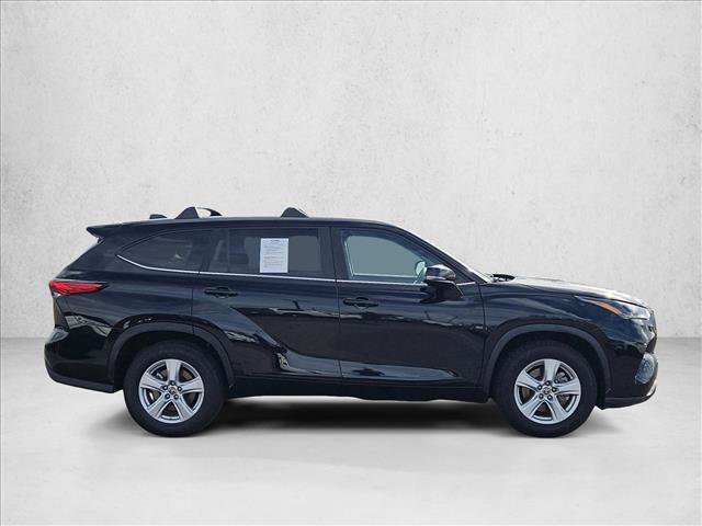 Used 2023 Toyota Highlander L image 4