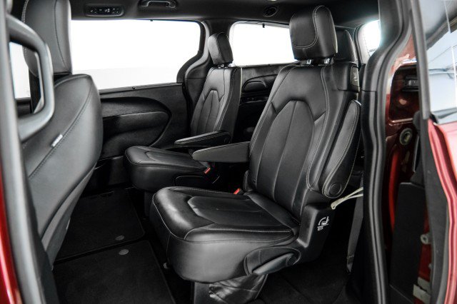 Used 2019 Chrysler Pacifica Touring-L w/ S Appearance Package FWD image 36
