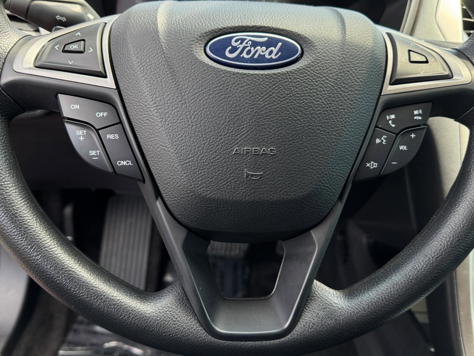 Used 2018 Ford Fusion SE w/ Fusion SE Technology Package FWD image 19