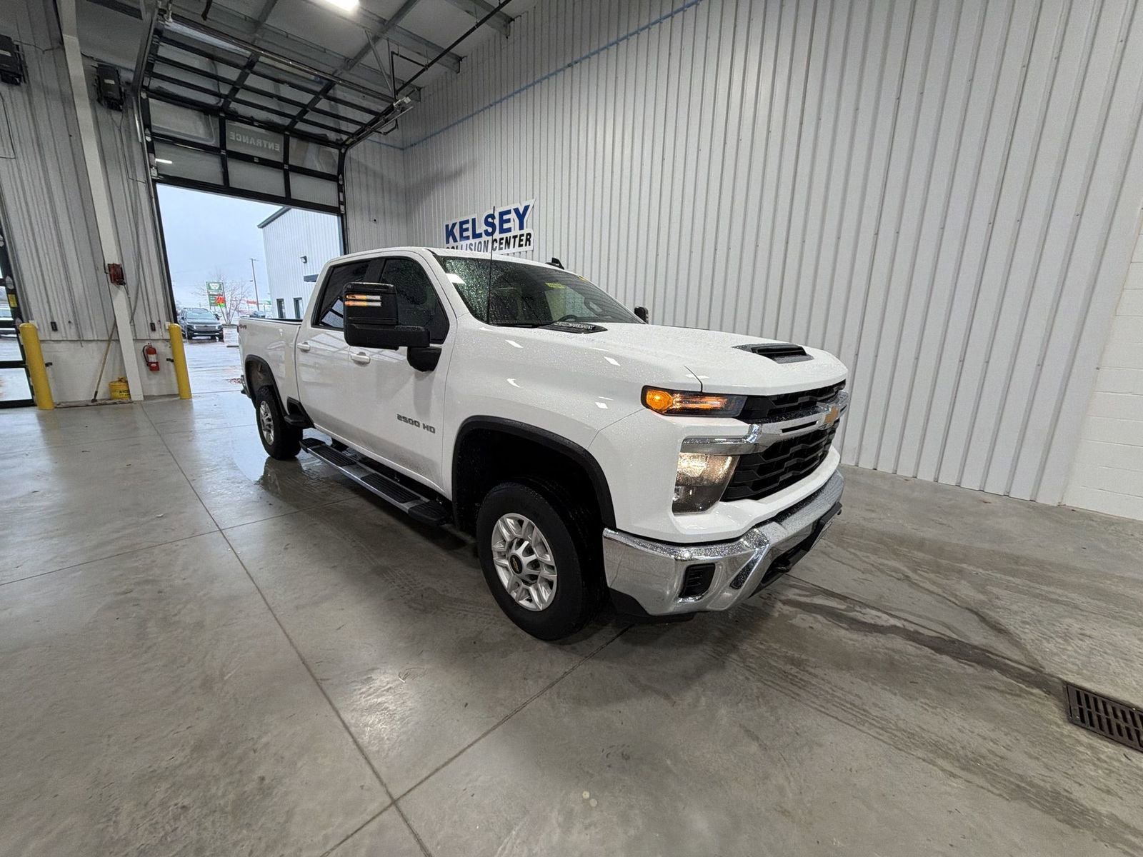 Used 2024 Chevrolet Silverado 2500 LT image 2